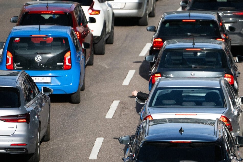 Auf der A5 entstand am Freitagmorgen ein kilometerlanger Stau aufgrund eines Vorfalls bei Frankfurt am Main. (Symbolbild)