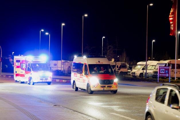 Die Fahrzeuge stießen in der Lilienthalstraße vor dem Citti-Park zusammen. Die Fahrzeuge stießen in der Lilienthalstraße vor dem Citti-Park zusammen.