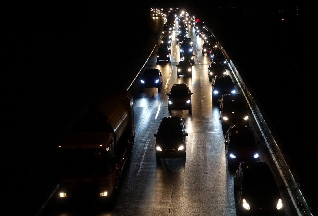 Nach einem Unfall auf der A6 in Südhessen kommt es zu einem stundenlangen Stau. (Symbolfoto)