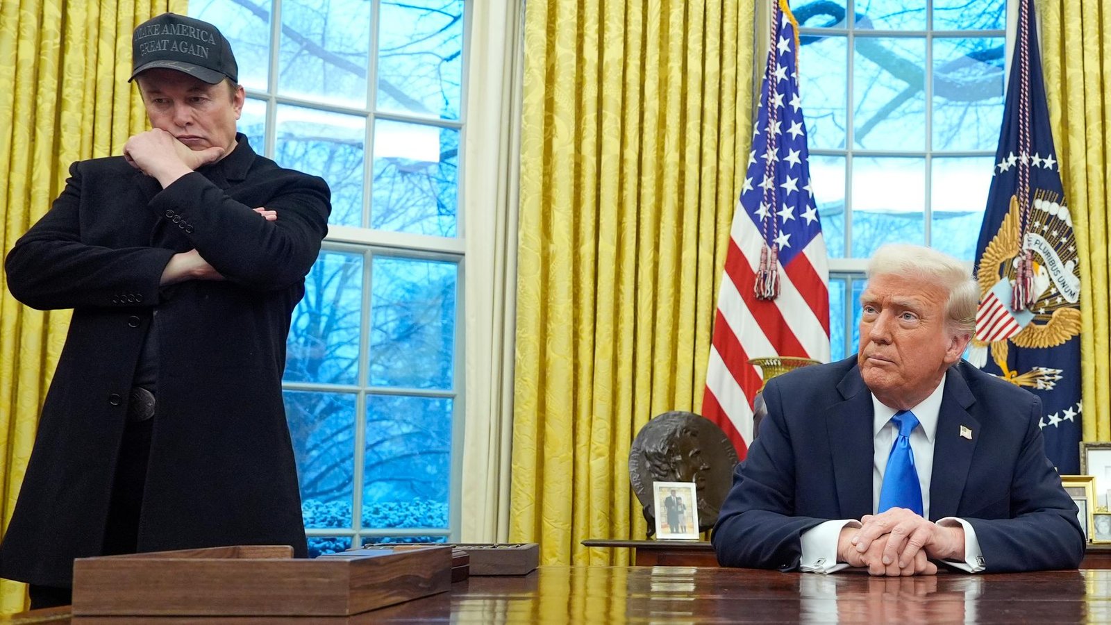 Elon Musk und ex-US-Präsident Donald Trump im Oval Office des Weißen Hauses in Washington Elon Musk und ex-US-Präsident Donald Trump im Oval Office des Weißen Hauses in Washington